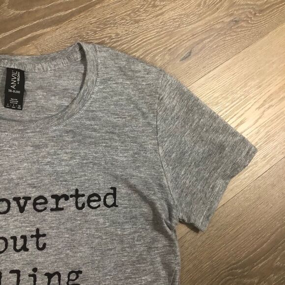 Introverted But Willing to Discuss Poshmark Tee Gray Short Sleeve T-shirt Top S - Picture 4 of 9